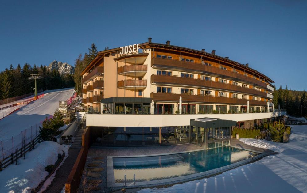 Josef Mountain Resort アヴェレンゴ エクステリア 写真
